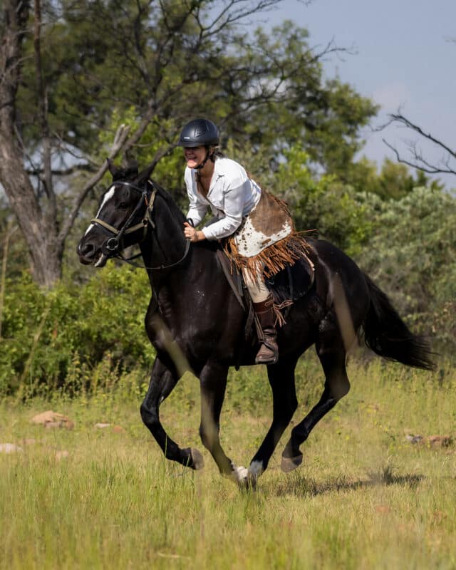 riding-safari- south-africa-cowhide-fringe-bag